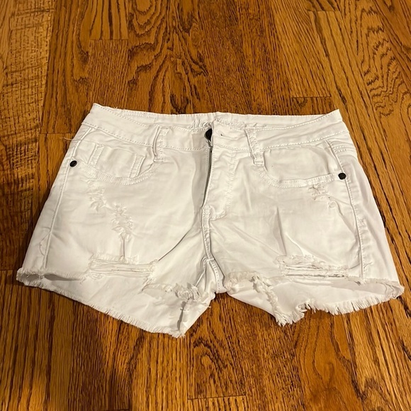 Machine Woman’s White Jean Shorts Size 26 - Picture 1 of 4